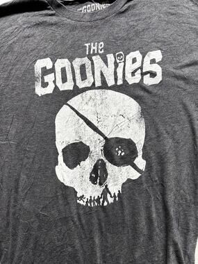 The Goonies L Shirt Classic Skull